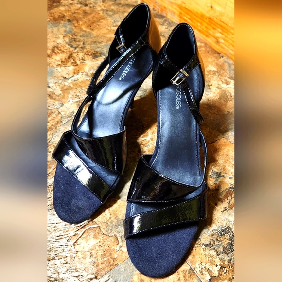 Aerosoles Heeled Black Strappy Sandals, Sz 9.5 - Picture 1 of 8